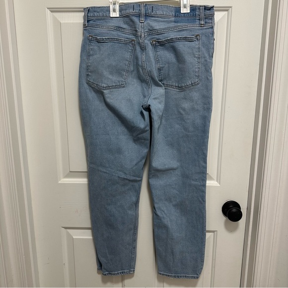 Abercrombie & Fitch The Mom High Rise Distressed Jeans Size 31/12L - Picture 2 of 4